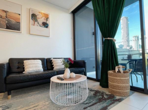 Lovely 2 Beds Apt with City View at South Brisbane